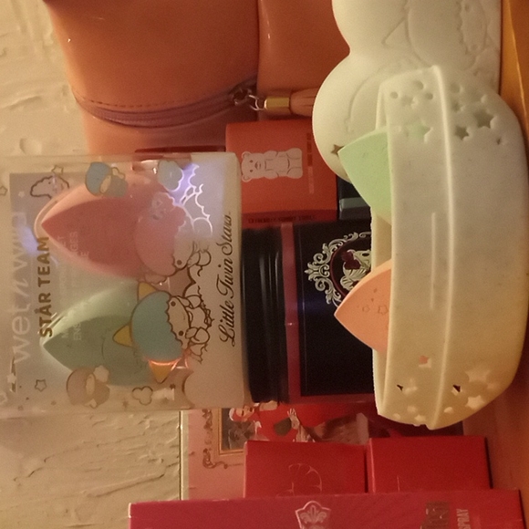 💕Wet n Wild x Twin Star Sponge Set! (Sponges × Holder!) - Picture 2 of 11